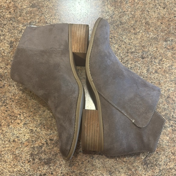 Dolce Vita Asymmetrical Ankle Bootie Size 11 Gray Back Zipper Closure Almond Toe - Picture 7 of 16